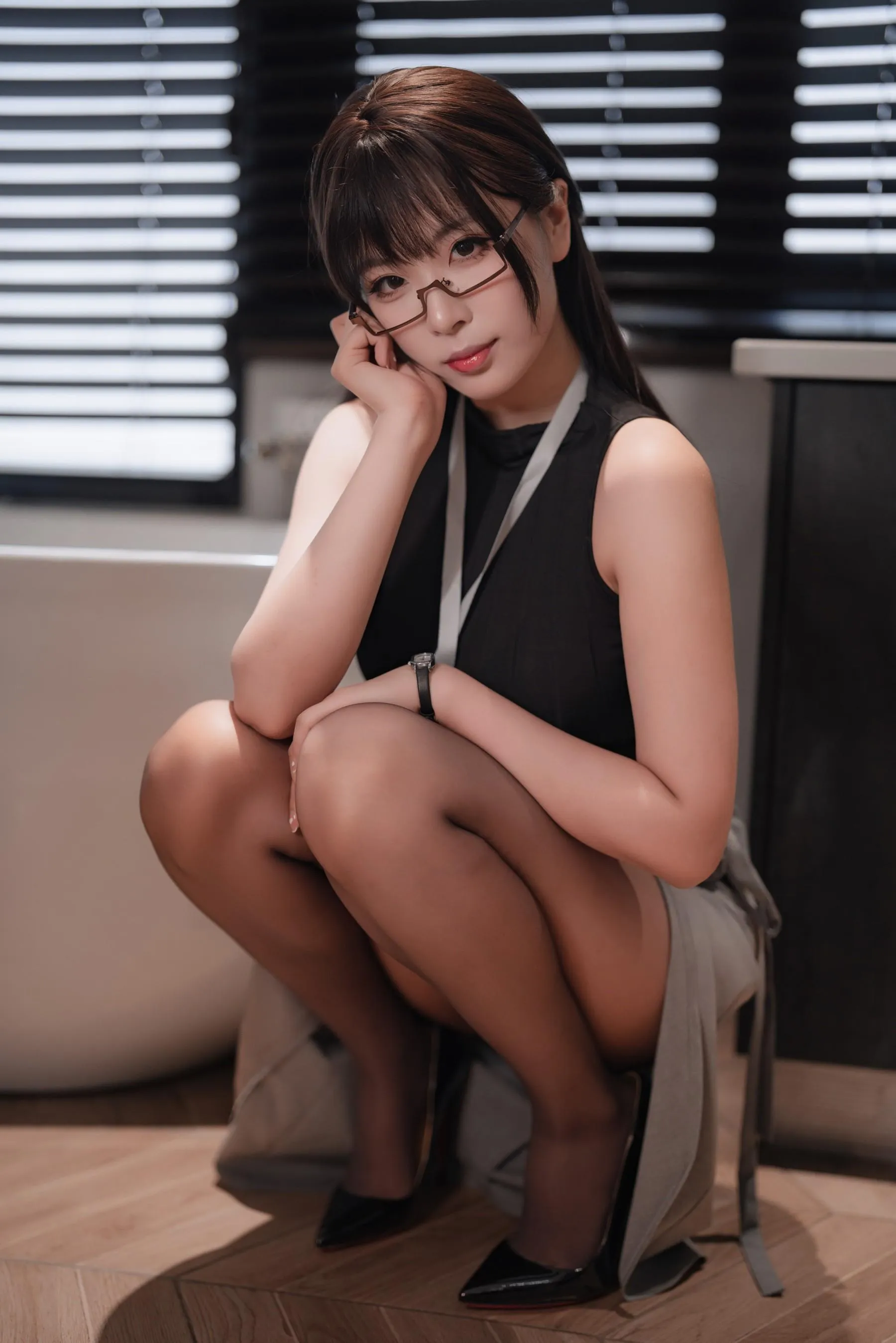 轩萧学姐 – NO.44 眼镜娘OL-正片 [66P]插图4